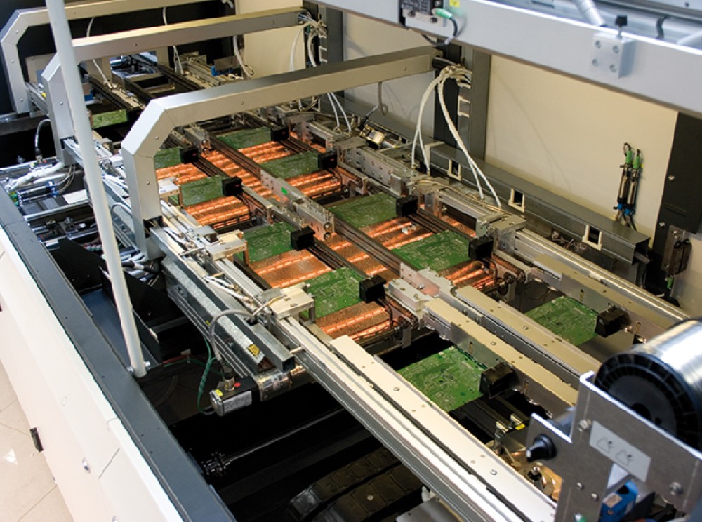 Why is the new energy vehicle industry inseparable from reflow soldering equipment?